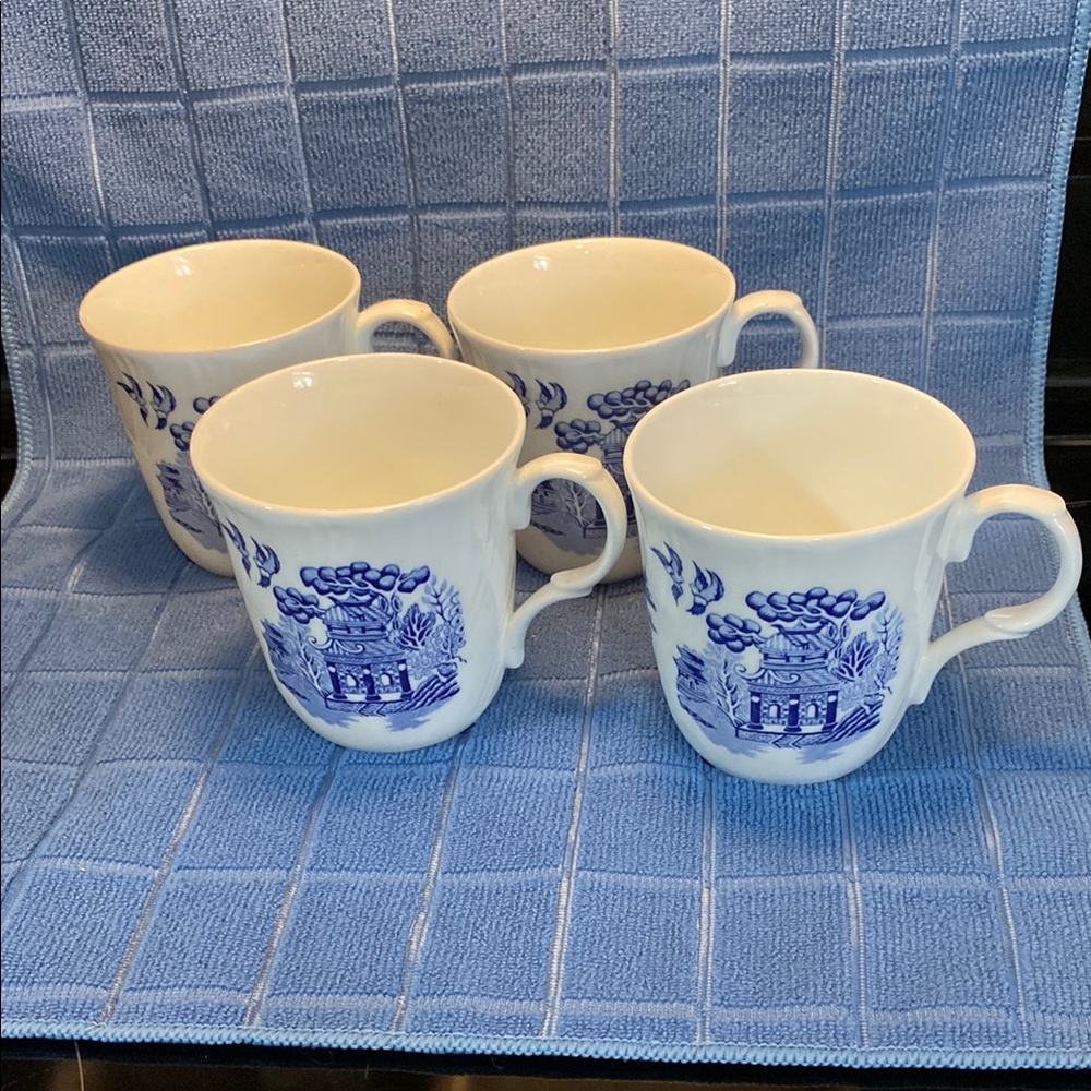 Blue Willow Ceramic Mugs Set by Sadler England